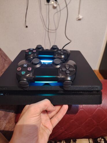 Xbox One: Ps4 slim,oyunları var.Disklərdə həmçinin.
Ps5 aldığıma görə satıram