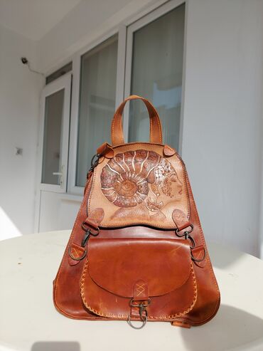 кожанная сумка: Продаю кожанную сумка-рюкзак ручной работы в единственном экземпляре