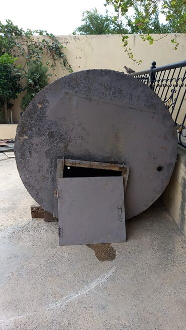 Quruducular: Bak, Metal, 2500 l l, Ünvandan götürmə