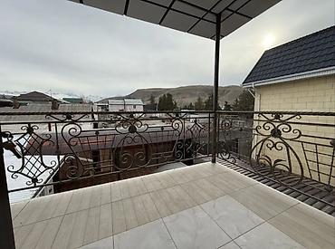 Продажа коттеджей и домов: Продаётся 2 этажный дом. ⚡240м². ⚡3 сотки. ⚡В отличном состоянии с — 4