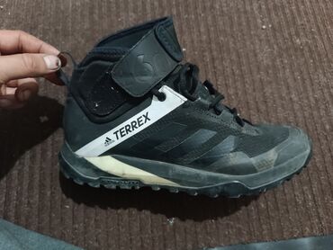 сколько стоит подкрадули: Мужские кроссовки, 42, Adidas, Б/у, цвет - Черный, Платная доставка