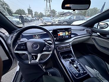 byd qin plus салон: BYD Qin: 2022 г., Автомат, Гибрид, Седан — 3