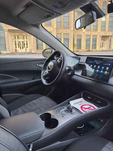 BYD: BYD Seal 0-5 DM-i sedan – ağ rəng, aerodinamik kuzovlu, arxa hissədə — 8