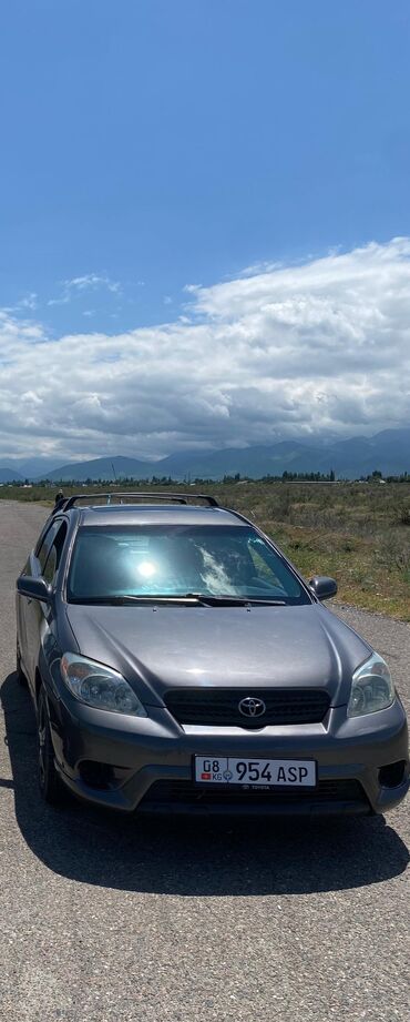 тайота авенсис 1999 1 6: Toyota Matrix XRS серого цвета с рейлингами на крыше. Автомобиль