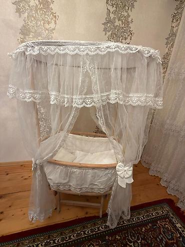 Beşiklər: Oğlan və qız üçün, Yeni, Yumru, Beşik, Dəstsiz, Matras ilə, Yellənmə mexanizm ilə — 1