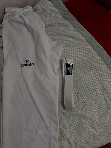 Комплект для тхэквондо Daedo + белый пояс adidas. Состав: - Добок