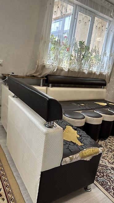 silver kitchen: Кухонный уголок с пуфиками и узкой спинкой-валиком. Комплектация: - — 4