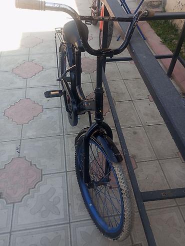 gitara qara: 20 lik uşag velosipedi. oturacag, pedallar ve iki tekerde teze alinib — 3