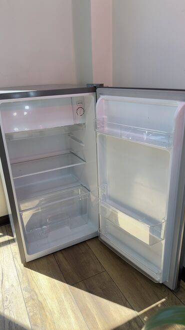 холдильники: Холодильник Hisense, Новый, Минихолодильник