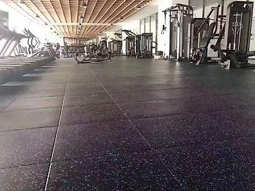 Модульные покрытия, пазлы: Плитка-коврик из резиновой крошки с замком «пазл» для спортивных и — 36