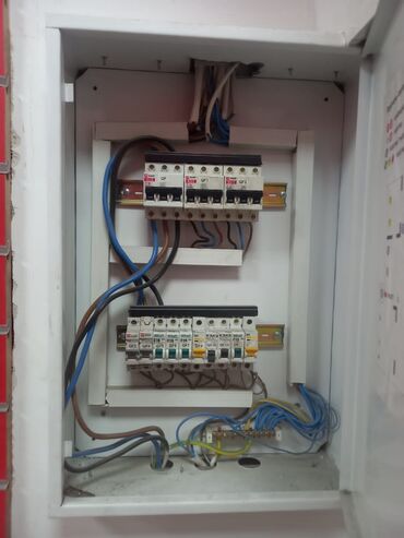 Электрики, электромонтажники: Электрик. Больше 6 лет опыта — 3