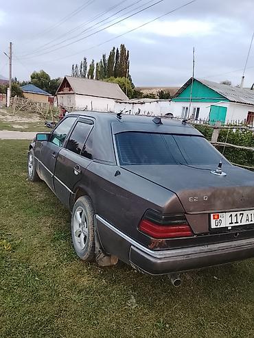 Унаа сатуу: Mercedes-Benz E-Class: 1991 г., 2.3 л, Кол менен иштөөчү, Бензин, Седан — 4