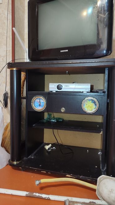 Masalar və oturacaqlar: TV altlığı