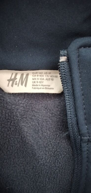 спортивные веши: Детская куртка H&M. Покупала в США. Ребёнок носил пару раз. В