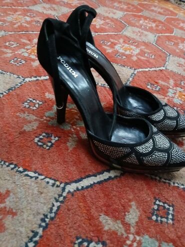 обувь женская 38: Туфли 38, цвет - Черный