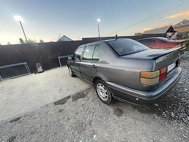 385 55: Volkswagen Vento: 1992 г., 2 л, Механика, Бензин, Седан — 3