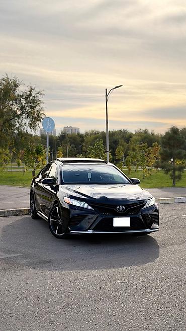 автомобиль джип: Toyota Camry: 2020 г., 2.5 л, Автомат, Бензин, Седан — 2