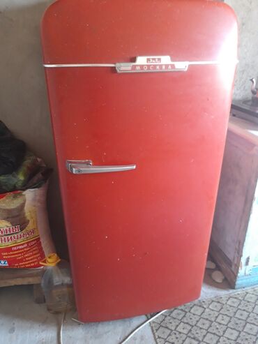 Электроника: Б/у Холодильник-витрина цвет - Красный холодильник