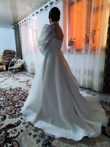 свадебное платье 38 размер: Продается свадебное платье, размер 42-44 на рост 160