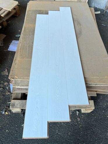 Laminat: Laminatlar: 11.50 AZN Rusiya, Belarusiya, Türkiyə, Almaniya — 6