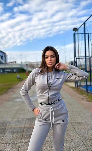 Gornji i donji deo: GUESS
dostupne u vise boja
Vel. S, m, l, xl
Cena 4400 din — 2