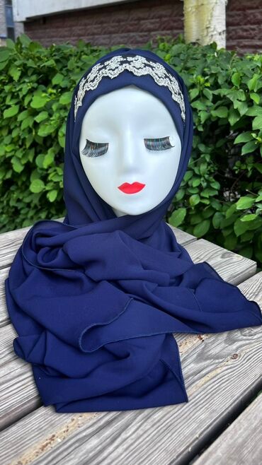 Шарфы, палантины: Изумрудно-зеленый хиджаб из легкой ткани. Украшен расшитой тесьмой — 9