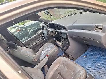 Kia: Kia Carnival: 2000 г., 2.5 л, Механика, Бензин, Минивэн — 6