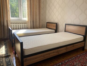 Односпальные кровати: Кровать с прочным металлическим каркасом и изголовьем из — 7