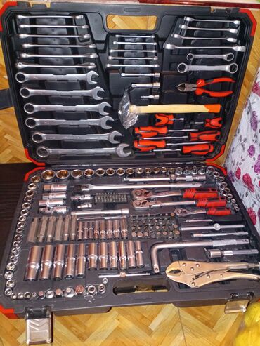 Döşəmə: Peşəkar universal alət dəsti – sərt plastik çamadan içində komplekt