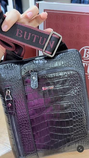брелок с логотипом: Сумка через плечо BUTUN - Материал: натуральная кожа с тиснением под — 1