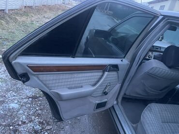 Mercedes-Benz: Mercedes-Benz 220: 1990 г., 2.3 л, Механика, Бензин, Седан — 11