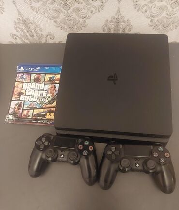 PS4 (Sony Playstation 4): Play Station 4 slim,500azn. 2 dənə original pult+GTA disk.yaddaş