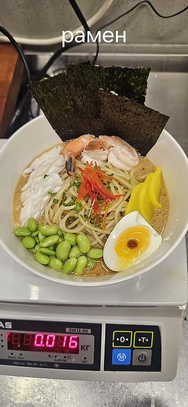 Готовые блюда, кулинария: Ассортимент японской кухни - Нигири и гунканы: лосось, тунец — 3