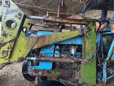 Traktorlar: Işlək vəziyyətdə - Güclü dizel mühərrik, mexaniki sürətlər qutusu - — 2