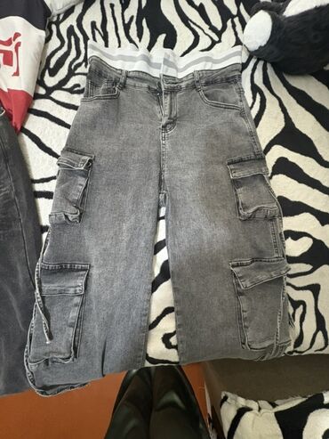 klassik koynekler: Boz rəngli karqo şort - Material: denim (jeans), yüngül yuyulmuş boz