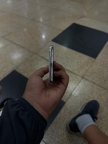 Apple iPhone: IPhone 11 Pro Max, Б/у, 64 ГБ, White Titanium, Чехол, 75 % — 5