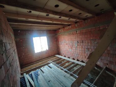 Həyət evləri və villaların satışı: Təcili Satılır : 39000 Azn

1.5 sotun içində

 Evin Ümumi sahəsi 95 kv — 11