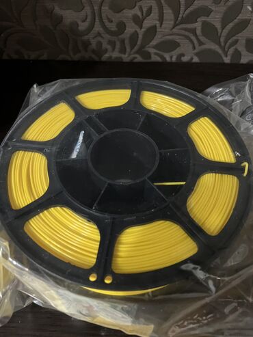тонкий пластик: Pla- пластик для 3D принтера 
Цвета: синий, желтый
