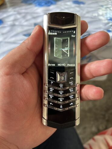 islenmis telefonlarin satisi: Vertu Signature Touch, 2 GB, цвет - Серебристый, Кнопочный