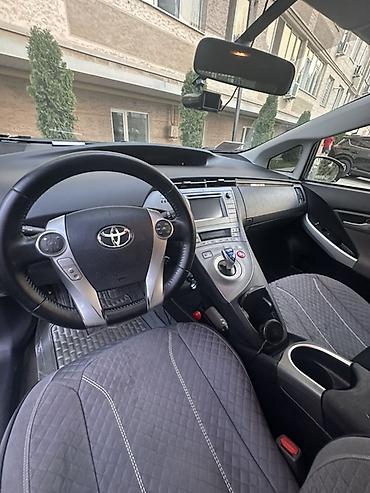 экономия бензин: Toyota Prius: 2014 г., 1.8 л, Вариатор, Гибрид, Хэтчбэк — 7