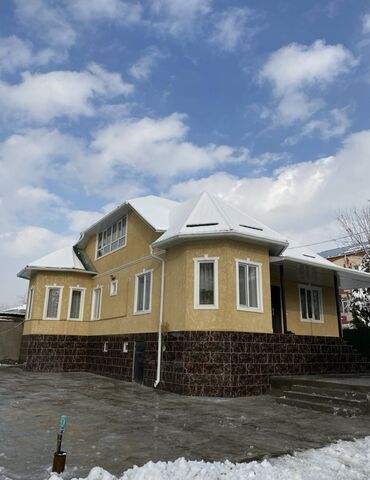 дом городе: 150 м², 4 комнаты, Утепленный, Бронированные двери, Балкон застеклен