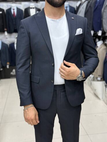 Kostyumlar: Kişi Kostyum Dəstləri - Klassik və modern kəsim: dar siluet, çiynə — 39