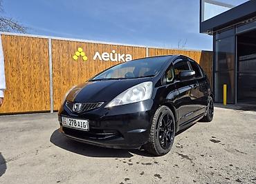 fit 2011: Honda Fit: 2011 г., 1.3 л, Вариатор, Бензин, Хэтчбэк — 2