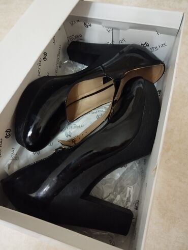 Məktəb çantaları: Ayaqqabı 37 razmer Lakirovni — 1