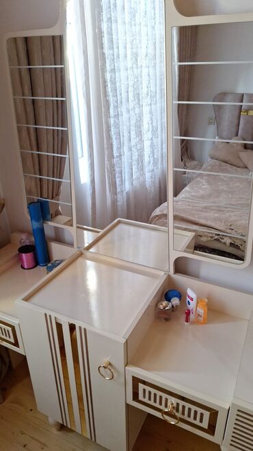 Qonaq otağı dəstləri: Qonaq otağı ve yataq mebel dəsti Tərkibi: - Geniş yemək masası — 9