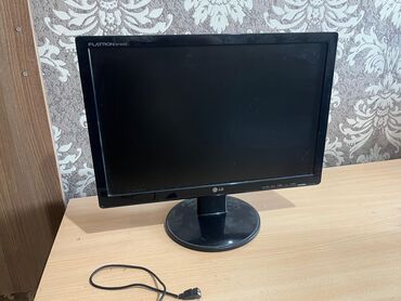bmw f30 monitor: LG monitoru komputer isleyir