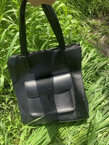 черные женские сумки: Новая!Женская сумка черная на плече кожаная натуральная, можно носить