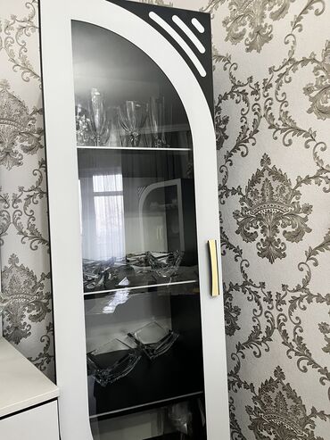 ağ dolab: Qonaq otağı üçün, İşlənmiş, Kvadrat masa, 6 stul