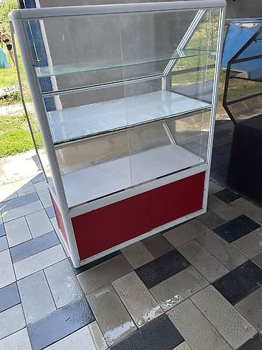 Торговое оборудование: Срочно!Продаю барную стойку(кассовая зона) 3500с Торговую витрину — 9