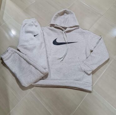 Gornji i donji deo: Termo zenske trenerke
S M L XL XXL
2600 na seriju 3000 na komad — 2